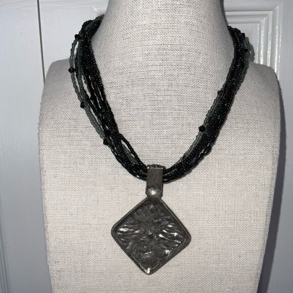 GOTH BLACK PURPLE BLUE IRIDESCENT MULTISTRAND BEADED PENDANT NECKLACE 9” - Picture 5 of 10